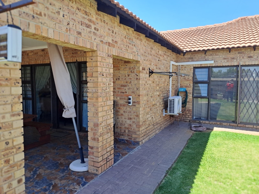 2 Bedroom Property for Sale in Naudeville Free State